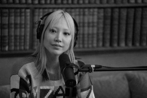 tin tức mới nhất của c&ocirc;ng ty về Bạn c&oacute; thắc mắc c&ocirc; ấy mang g&igrave; trong chiếc t&uacute;i x&aacute;ch Chanel đ&oacute; kh&ocirc;ng?  1