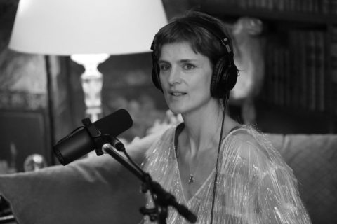 tin tức mới nhất của c&ocirc;ng ty về Bạn c&oacute; thắc mắc c&ocirc; ấy mang g&igrave; trong chiếc t&uacute;i x&aacute;ch Chanel đ&oacute; kh&ocirc;ng?  2