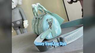 Túi du lịch Gucci Monogram phong cách sang trọng