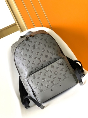 Ba lô thương hiệu Louis Vuitton Racer Designer Da bê Monogram Shadow cho nam
