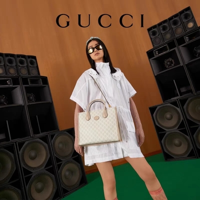 Túi đeo vai vải Gucci nhỏ tối cao với G lồng vào nhau