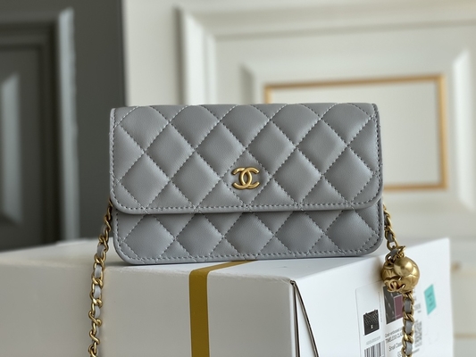 Ví cầm tay Clutch WOC Mini Coco Chanel màu đen trên dây chuyền CF20