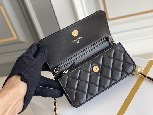 Ví cầm tay Clutch WOC Mini Coco Chanel màu đen trên dây chuyền CF20