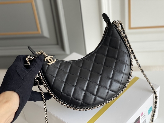 Túi đeo chéo mini dây xích màu đen Túi xách hiệu Chanel Hobo Da bê