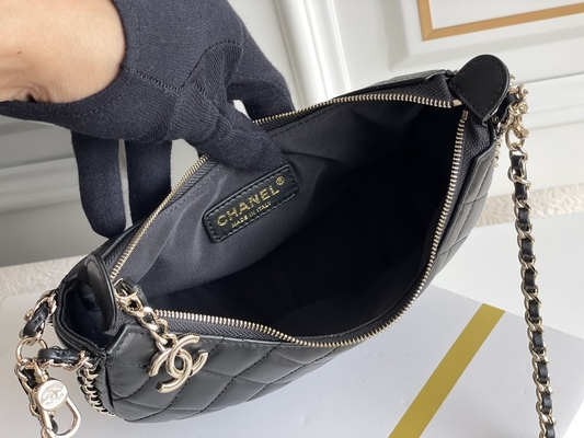 Túi đeo chéo mini dây xích màu đen Túi xách hiệu Chanel Hobo Da bê