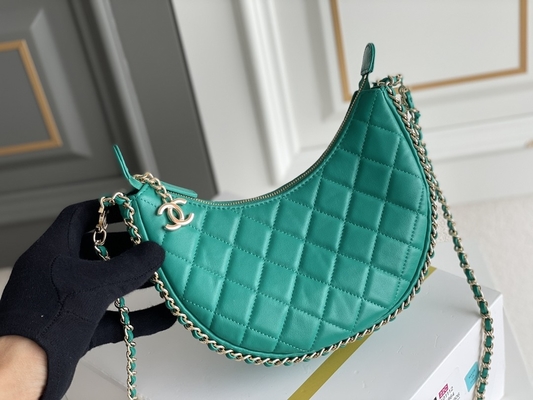 Túi đeo chéo mini dây xích màu đen Túi xách hiệu Chanel Hobo Da bê