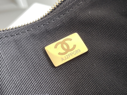 Túi đeo chéo mini dây xích màu đen Túi xách hiệu Chanel Hobo Da bê