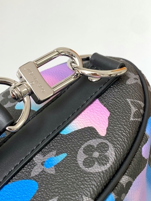 Túi Messenger thương hiệu Sunrise Monogram Eclipse LV Keepall Bandoulière 25 Room With A View