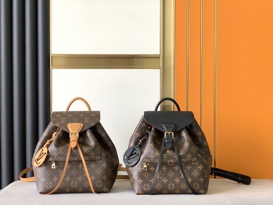 Ba lô Monogram Shadow Calf Leather LV Montsouris PM Charm Có thể tháo rời