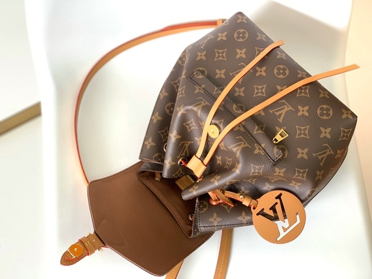 Ba lô Monogram Shadow Calf Leather LV Montsouris PM Charm Có thể tháo rời