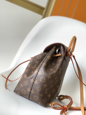 Ba lô Monogram Shadow Calf Leather LV Montsouris PM Charm Có thể tháo rời
