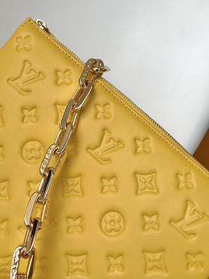 Sunflower Monogram dập nổi Túi hàng hiệu tùy chỉnh Coussin PM Louis Vuitton Puffy Lambskin