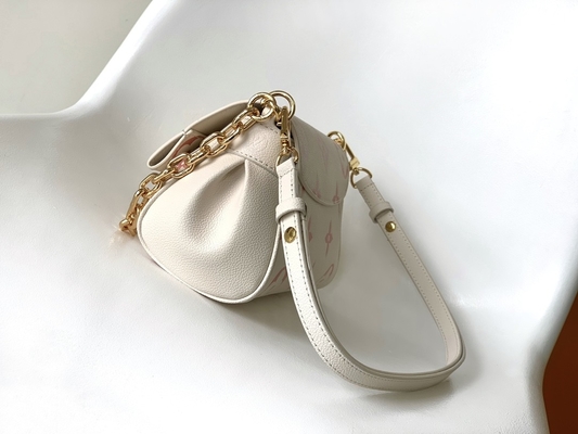 Túi đeo chéo Creme Mini được yêu thích Nhãn hiệu LV Rose Trianon Two Monogram Empreinte Leather