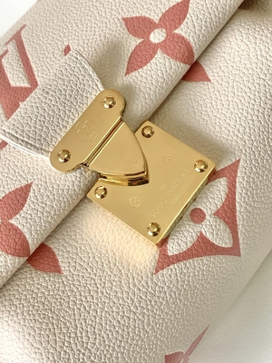 Túi đeo chéo Creme Mini được yêu thích Nhãn hiệu LV Rose Trianon Two Monogram Empreinte Leather