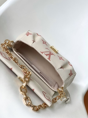 Túi đeo chéo Creme Mini được yêu thích Nhãn hiệu LV Rose Trianon Two Monogram Empreinte Leather