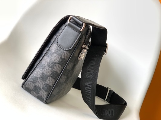 Túi xách nam hàng hiệu Louis Vuitton District PM Damier Messenger Black Graphite Black
