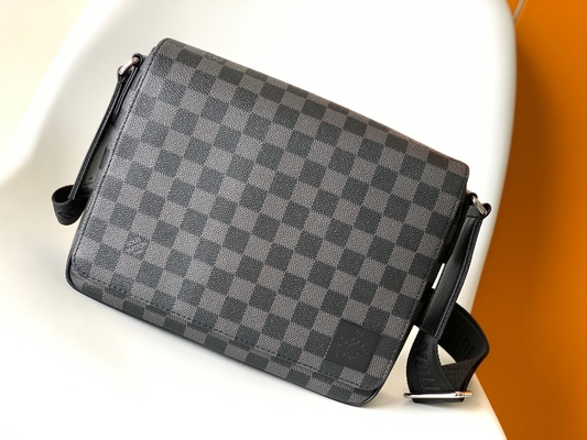 Túi xách nam hàng hiệu Louis Vuitton District PM Damier Messenger Black Graphite Black