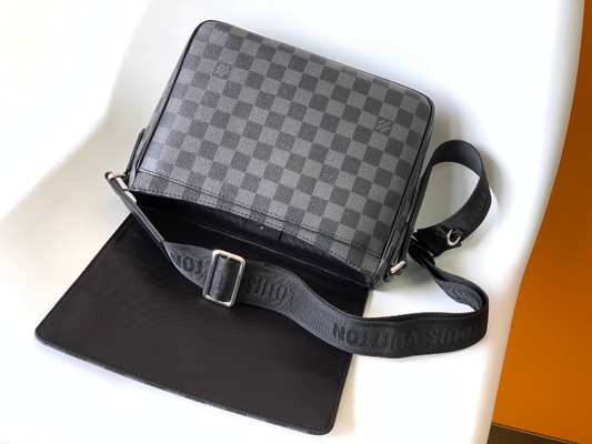 Túi xách nam hàng hiệu Louis Vuitton District PM Damier Messenger Black Graphite Black