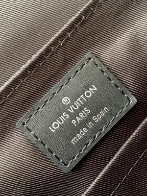 Túi xách nam hàng hiệu Louis Vuitton District PM Damier Messenger Black Graphite Black