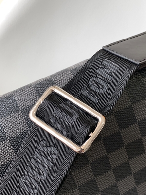 Túi xách nam hàng hiệu Louis Vuitton District PM Damier Messenger Black Graphite Black