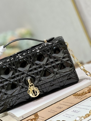 Clutch hàng hiệu Lady Dior Patent Clutch Small Pearl Black Flip Closure