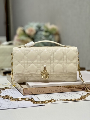 Clutch hàng hiệu Lady Dior Patent Clutch Small Pearl Black Flip Closure