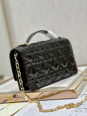 Clutch hàng hiệu Lady Dior Patent Clutch Small Pearl Black Flip Closure