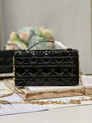 Clutch hàng hiệu Lady Dior Patent Clutch Small Pearl Black Flip Closure