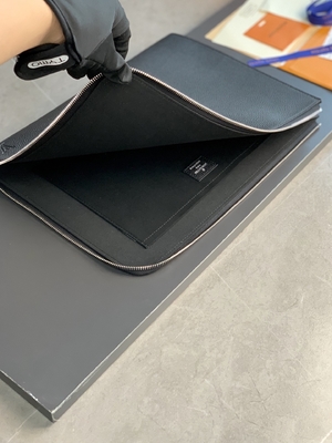 Nhà thiết kế Louis Vuitton Pochette Jour GM Cuir Taurillon Leather In Black Noir Ví