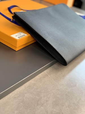 Nhà thiết kế Louis Vuitton Pochette Jour GM Cuir Taurillon Leather In Black Noir Ví