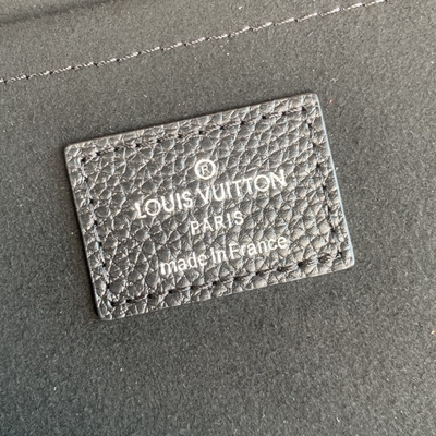 Nhà thiết kế Louis Vuitton Pochette Jour GM Cuir Taurillon Leather In Black Noir Ví