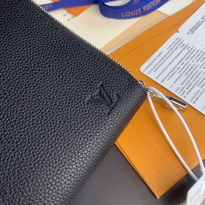 Nhà thiết kế Louis Vuitton Pochette Jour GM Cuir Taurillon Leather In Black Noir Ví