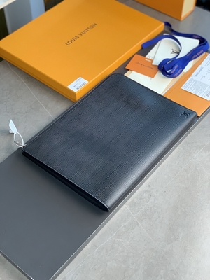 Nhà thiết kế Louis Vuitton Pochette Jour GM Cuir Taurillon Leather In Black Noir Ví