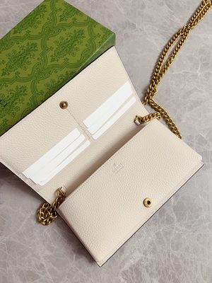 Ví mini thiết kế bằng da màu hồng nhạt Ví da trăn Gucci trên dây chuyền WOC với chữ G lồng vào nhau