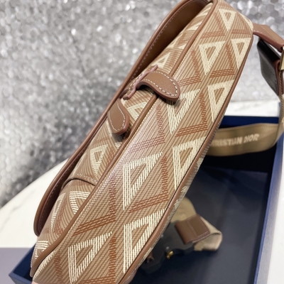 CD Saddle Sling Bag Vải kim cương và Ví da mịn Dior Saddle