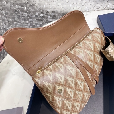 CD Saddle Sling Bag Vải kim cương và Ví da mịn Dior Saddle