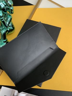 Túi dập nổi thương hiệu Saint Laurent Preloved Clutch da Grain De Poudre