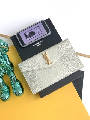 Túi dập nổi thương hiệu Saint Laurent Preloved Clutch da Grain De Poudre