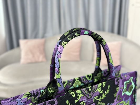 Túi cỡ lớn thêu Dior Maria Grazia Chiuri Booktote