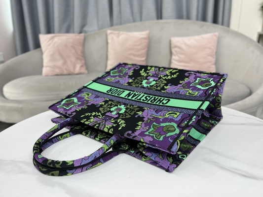 Túi cỡ lớn thêu Dior Maria Grazia Chiuri Booktote
