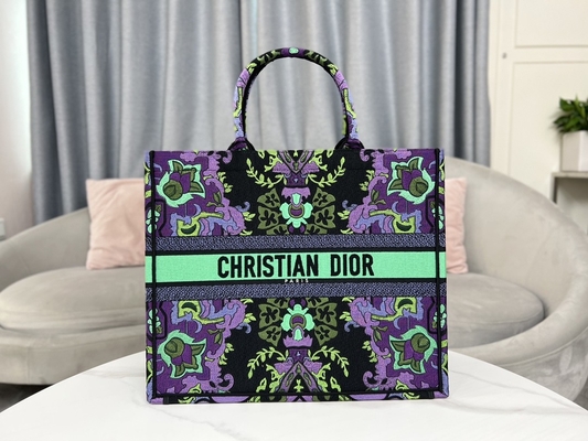 Túi cỡ lớn thêu Dior Maria Grazia Chiuri Booktote