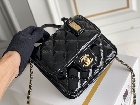 Ví Chanel 22 Mini Designer Dây chuyền vàng Spell Black có nắp thả