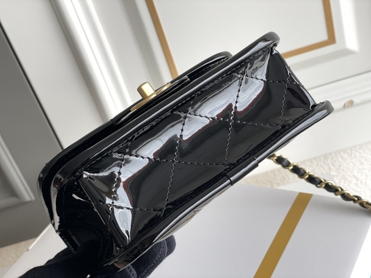 Ví Chanel 22 Mini Designer Dây chuyền vàng Spell Black có nắp thả