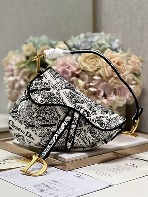 Túi đeo chéo Dior Saddle chắp vá cho nữ 25cm có 3 ngăn bên trong