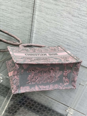 Cuốn sách nhỏ Christian Dior Booktote màu hồng và xám thêu Toile De Jouy Sauvage