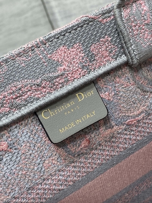 Cuốn sách nhỏ Christian Dior Booktote màu hồng và xám thêu Toile De Jouy Sauvage