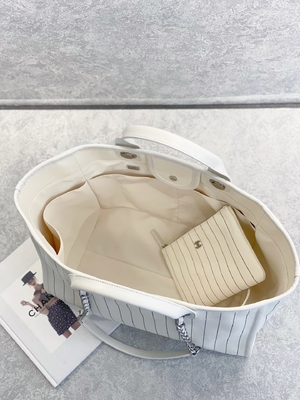 Túi Tote Chanel Deauville 30cm 23P Trắng Sọc Đen Ecru