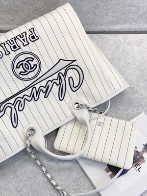 Túi Tote Chanel Deauville 30cm 23P Trắng Sọc Đen Ecru