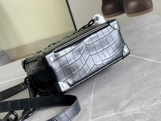 Da cá sấu màu đen mờ Louis Vuitton LV Soft Trunk Mini Small Patent Leather