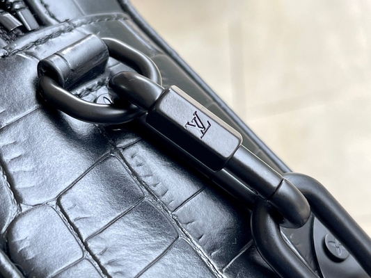 Da cá sấu màu đen mờ Louis Vuitton LV Soft Trunk Mini Small Patent Leather